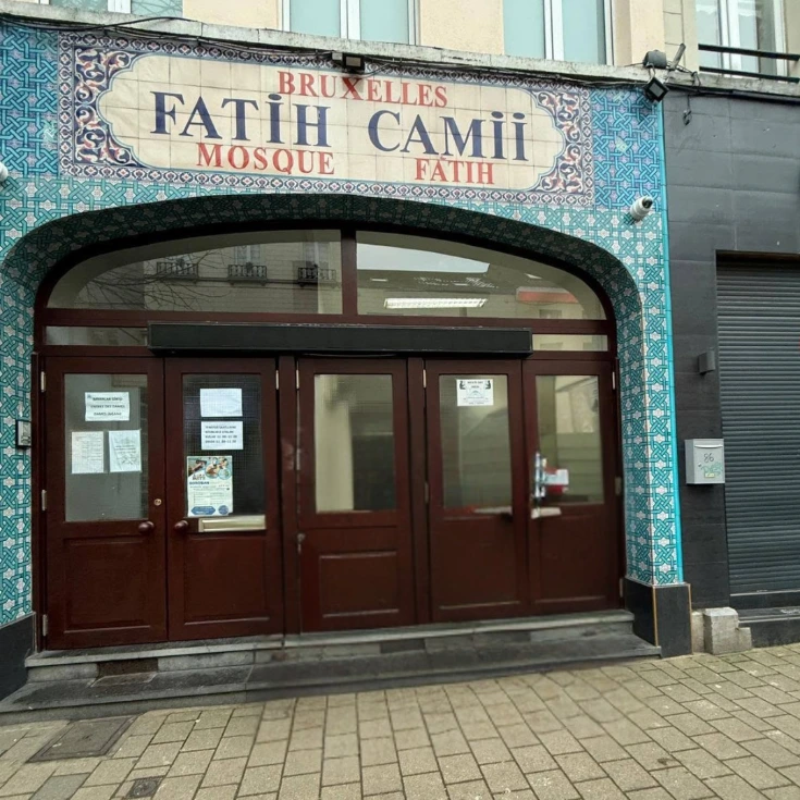 Brüksel Fatih Camii giriş cephesi